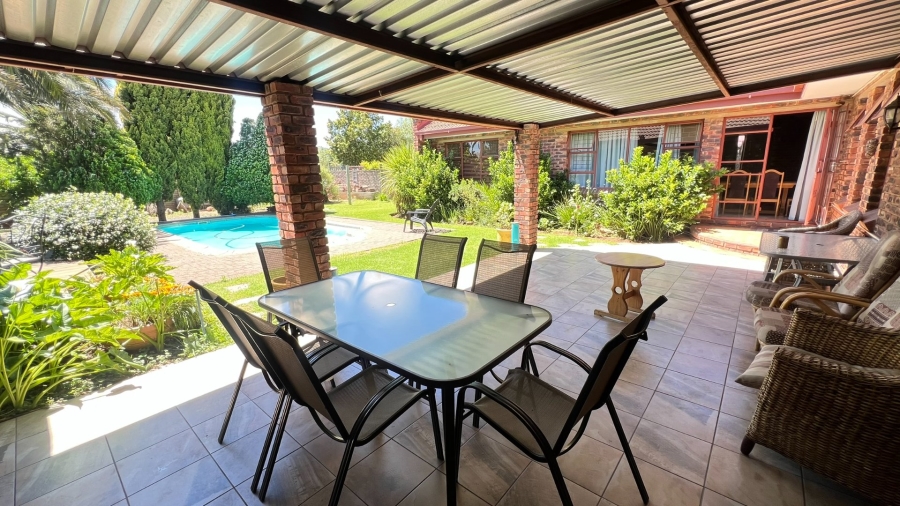 8 Bedroom Property for Sale in Pellissier Free State